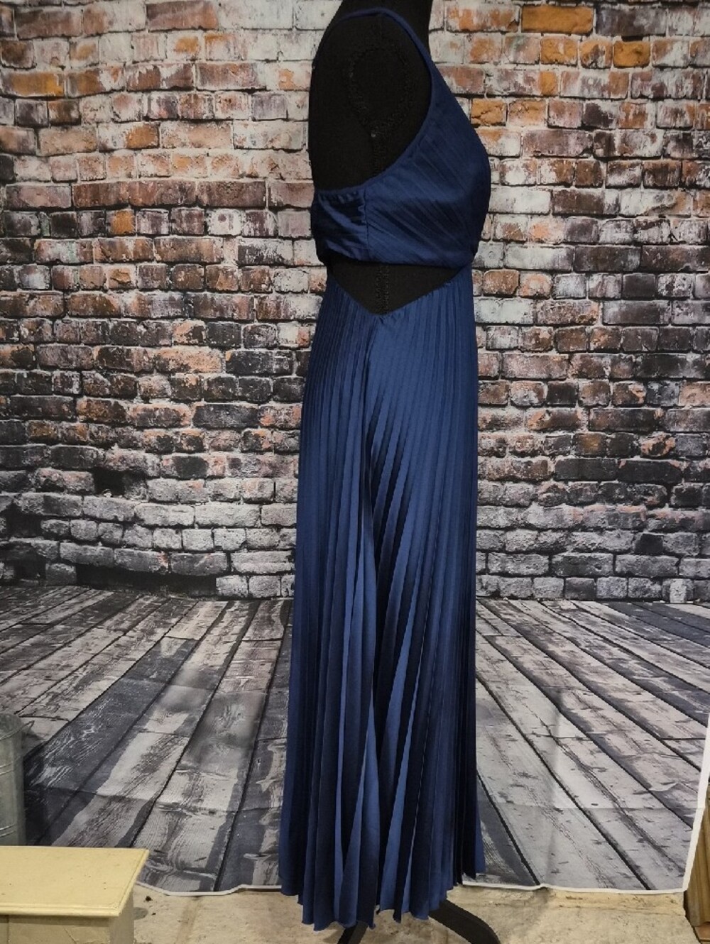 Abercrombie & Fitch Navy Plunging Pleated Maxi Dress - Picture 7 of 10